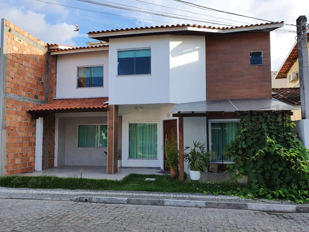 CASA EM CONDOMÍNIO